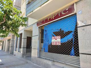 Local Comercial  Mercè rodoreda. Local en venta en sant sadurní danoia