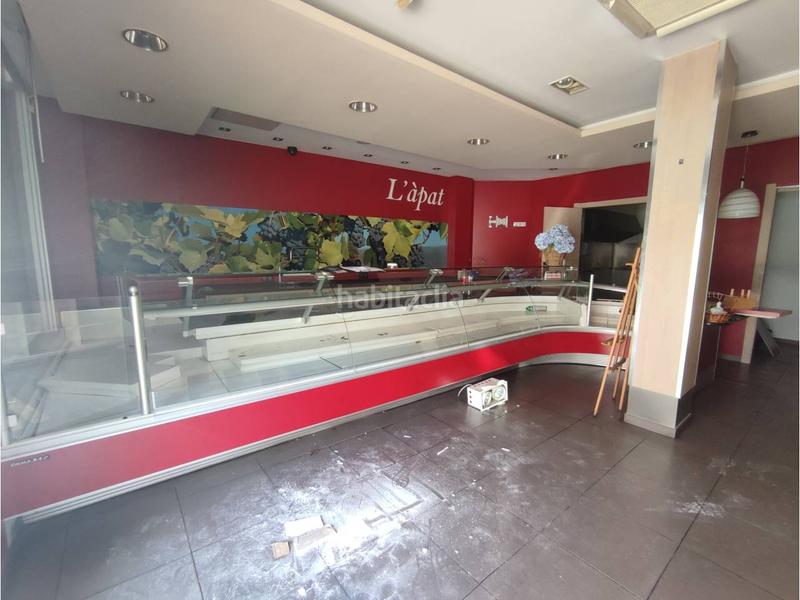 Foto 5210127f-799e-47f4-a957-bfb2c2d11e6d. Alquiler local comercial se alquila local en el centro con aparcamiento delante en Sant Sadurní d´Anoia