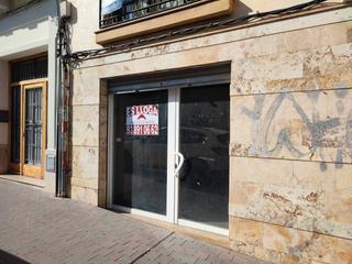 Lloguer Local Comercial  Jacint verdaguer. Se alquila local en el centro muy bien situado