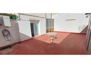 Pis  Joan maragall. Se vende piso espacioso con gran terraza en el centro de sant sa