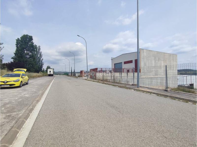 Foto 600d3a3c-8225-4fea-8497-7a874fa34706. Rent industrial plot in Torrelavit