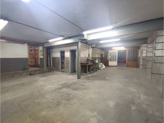 Business premise in Calle MESTRE ANTONI TORELLÓ