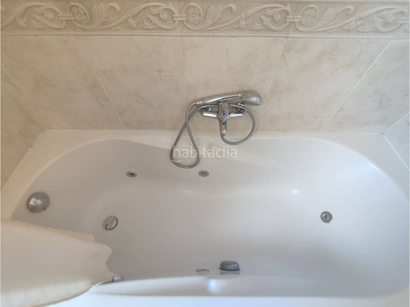 Foto b5807141-f96b-40fe-b24d-2ea670fe1148. Casa amb calefacció aparcament a Granada (La)