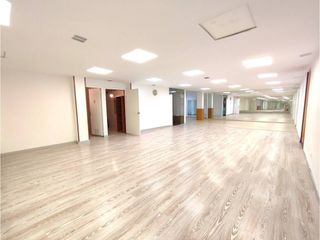 Locale commerciale  Calle mallorca. Local comercial amplio y versátil en venta en sant sadurní danoi