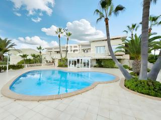 Casa  Gavines. Impresionante villa en paguera con vistas al mar y licencia de a