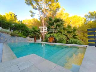 Xalet  Pinar. Exclusivo chalet unifamiliar con  piscina en costa de la calma!