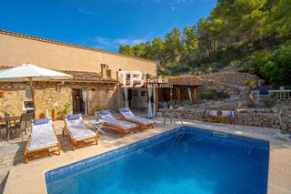 Casa  Barri son tio. Joya histórica con vistas impresionantes al mar en sarracóandrat