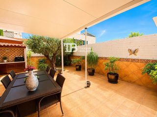 Casa  Josep pla. Magnífica casa pareada con jardín en solivera  amanecer!