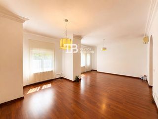Appartement  31 de diciembre. Amplio y luminoso piso junto a plaza españa!