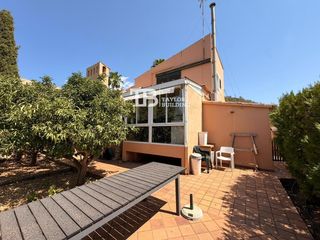 Casa en Bunyola. Encantadora casa con jardín y vistas a la sierra de tramuntana e