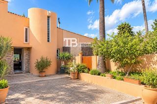 Casa a Bunyola. Encantadora casa con jardín y vistas a la sierra de tramuntana e