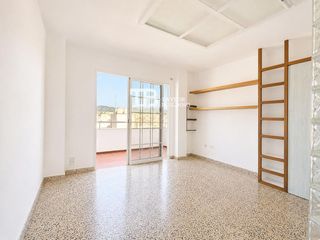 Pis  Joan crespí. Oportunidad de inversiónestudio con terraza en son espanyolet!
