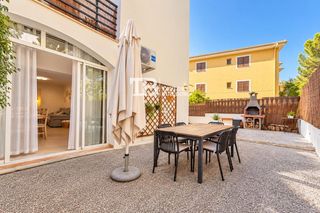 Pis  Reina isabel catolica. Planta baja reformada con terraza y piscina en santa ponça!