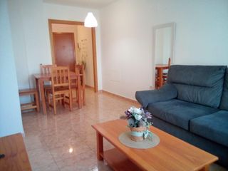 Lloguer Planta baixa  Calle argüelles. Piso de 2 dormitorios y un baño en la unión.  está amueblado y t