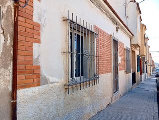 Reihenhaus  Calle mayor - bo peral. Casa en planta baja con garaje y patio en barrio peral, cartagen