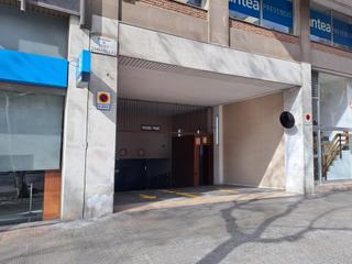 Aparcament cotxe a Barri de les Corts. Gran oportunidad de inversión venta de 3 plazas de parking en la