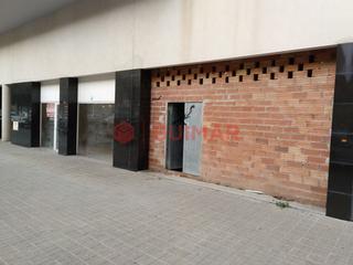 Location Local commercial  Calle gelida. Local comercial en alquiler en la verneda i la pau