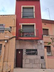 Casa a Centre-Estació. Casa adosada  en venta en gava c major para reformar
