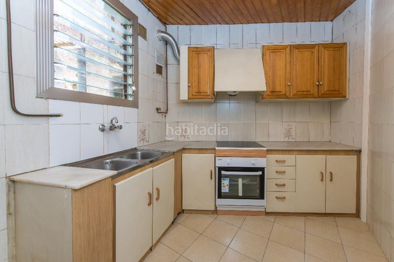 Foto 5a85b978-bac4-42e0-84fe-b2e1ef852dfe. Piso especial inversores. venta de piso alquilado c rafael capdevila en Barcelona
