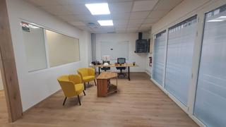 Locale commerciale in Carrer de la Serra del Montsec