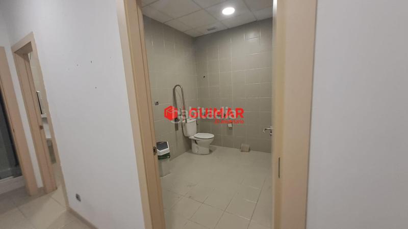 Foto 15a2f9cb-4e82-4979-a50d-2338aabceb46. Location local commercial dans El Pedró Cornellà de Llobregat