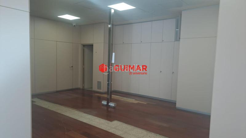 Foto 20ae071b-ca83-476e-95ec-806bac236524. Location local commercial dans El Pedró Cornellà de Llobregat