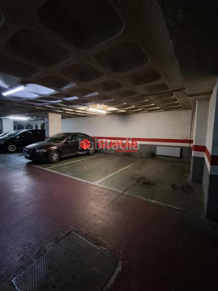 Foto c2d12032-01e0-4053-bc50-6bfe2b81b554. Aparcament cotxe a Can Vidalet Esplugues de Llobregat