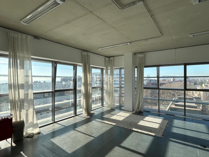 Foto de2b7486-6618-4974-a9ae-7d14987e8f98. Location bureau dans Poblenou Barcelona