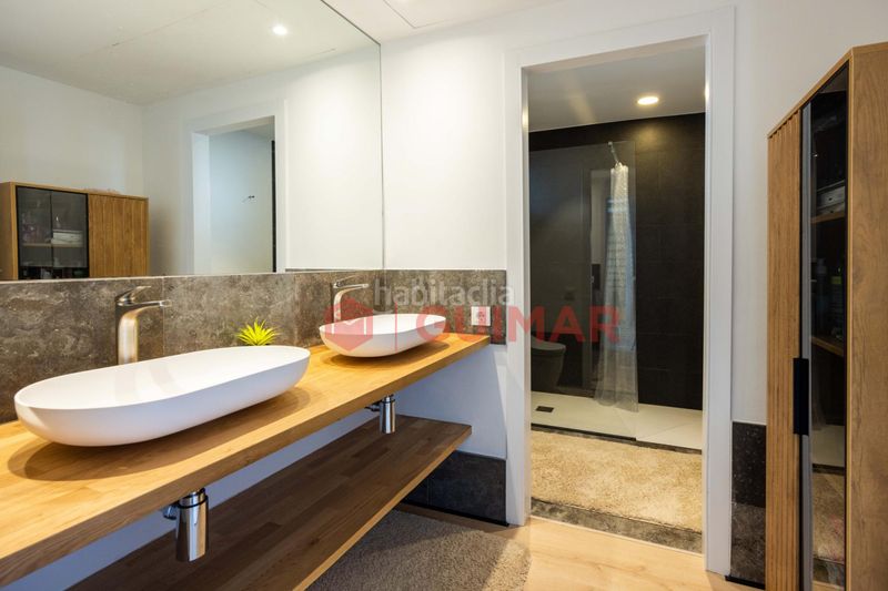 Foto 7772c72b-58be-41e0-b0c8-918ab1dd78aa. Casa amb aparcament piscina a Ciutat Diagonal Esplugues de Llobregat