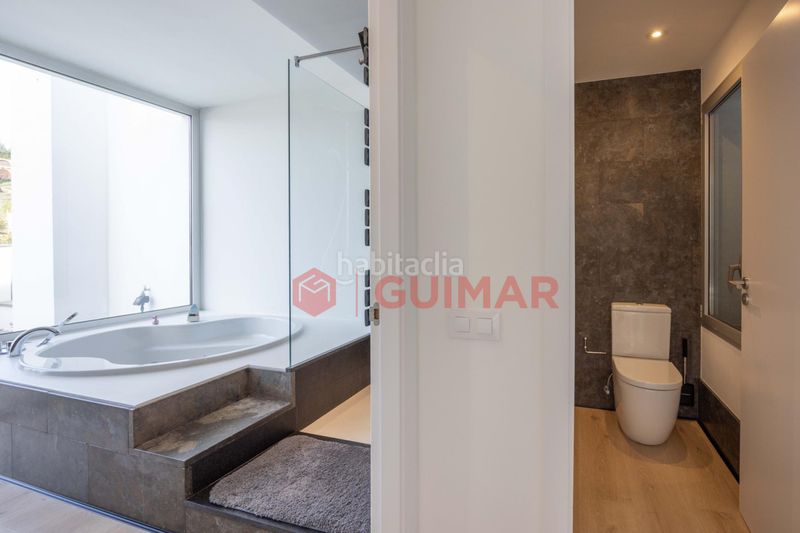 Foto 8bf38e37-6c52-48c9-82c2-bd3807b8221a. Casa amb aparcament piscina a Ciutat Diagonal Esplugues de Llobregat