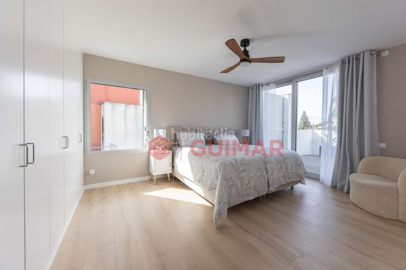 Foto c202e424-103d-4cc3-87f1-018d25ff41a3. Casa amb aparcament piscina a Ciutat Diagonal Esplugues de Llobregat