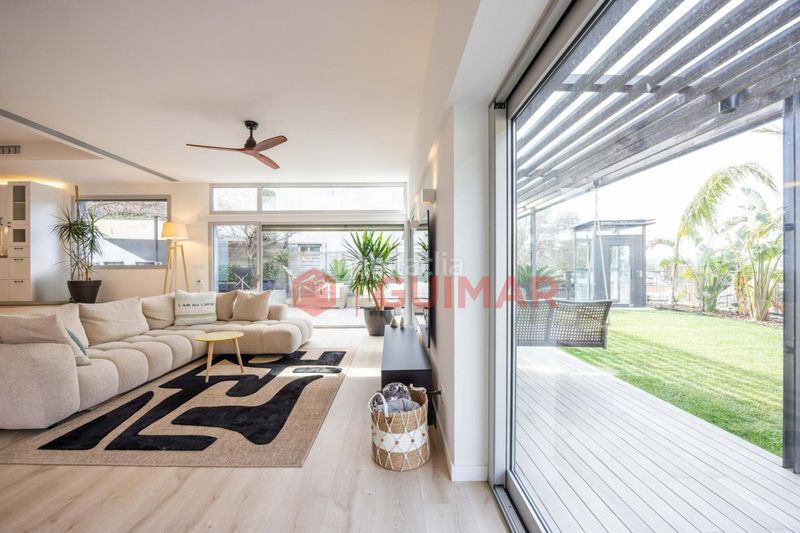 Foto c78235e8-b859-4a7f-9f6a-453211135ab2. Casa amb aparcament piscina a Ciutat Diagonal Esplugues de Llobregat