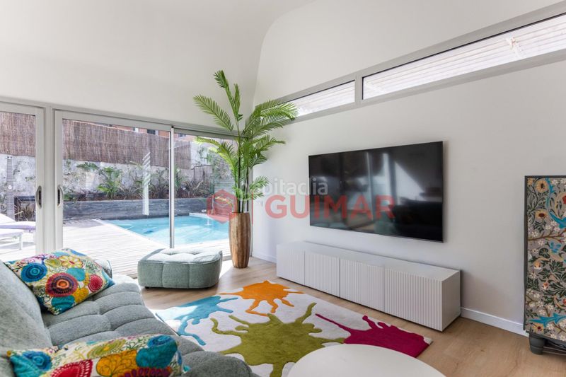 Foto deb646a8-b7f8-4543-a617-33e978fd5bbb. Casa amb aparcament piscina a Ciutat Diagonal Esplugues de Llobregat