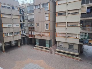 Etagenwohnung  Barcelona - cl mare de deu de port. Piso a reformar con gran potencial en calle mare de déu del port