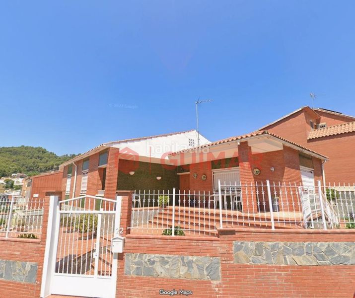 Foto 26587b64-b5ad-4699-970b-0471dc107968. Casa amb calefacció aparcament a La Roureda Viladecans