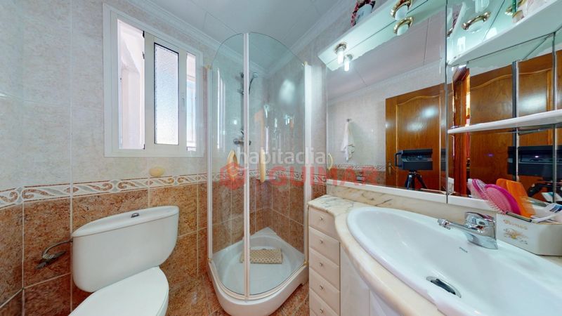 Foto 4692d369-e4ea-47c3-a2fd-f8275a867932. Casa amb calefacció aparcament a La Roureda Viladecans
