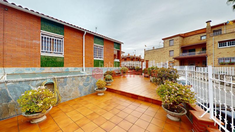 Foto 9ca9d45a-67eb-4d5e-82e9-8634b7b2607c. Casa amb calefacció aparcament a La Roureda Viladecans