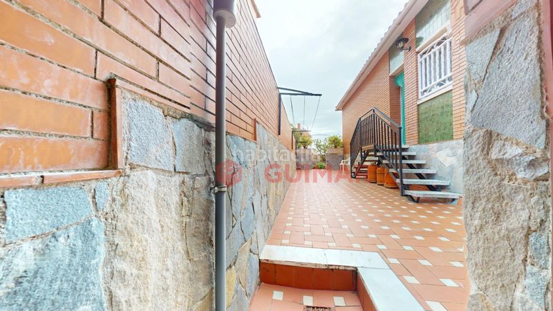 Foto 9ff6d57e-c333-47da-9ad9-f3afde21ab80. Casa amb calefacció aparcament a La Roureda Viladecans