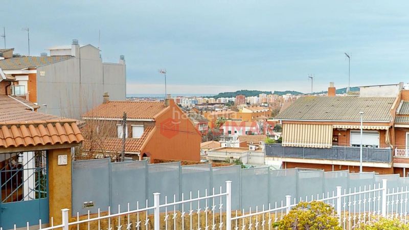 Foto b36e128f-5bd0-465f-a42f-02cd279649e7. Casa amb calefacció aparcament a La Roureda Viladecans