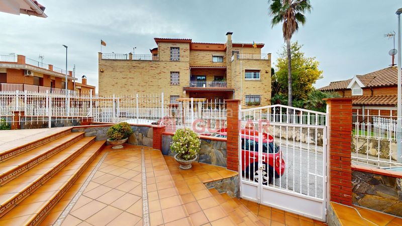 Foto b8e9b403-c472-432a-9443-e4f406743d1e. Casa amb calefacció aparcament a La Roureda Viladecans
