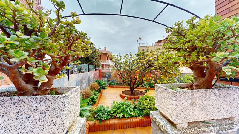 Foto e41a99b0-c2d1-4c1c-b69d-f576815f9ae8. Casa amb calefacció aparcament a La Roureda Viladecans