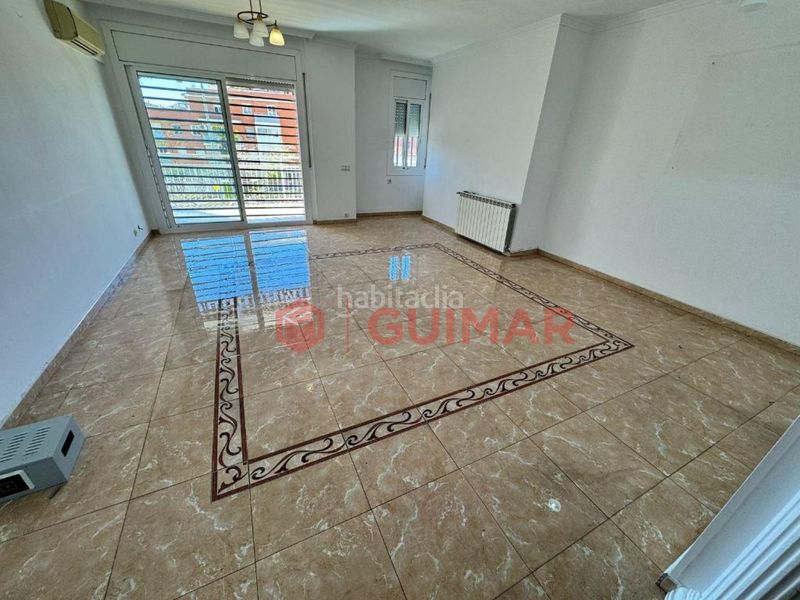 Foto b89b6a8e-5810-4d40-a341-306efc959bf1. Pis a Diagonal-Colomeres Gavà