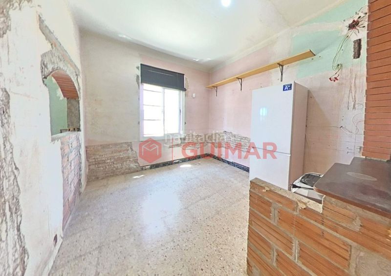 Foto abb436ad-5b4a-49e4-bb0e-017309192bad. Casa amb aparcament a Torrent Ballester Viladecans