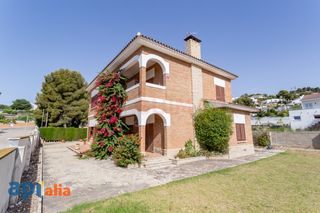 House  Comarruga - calle sant marc. Casa a 4 vientos en venta en comarruga  el vendrell