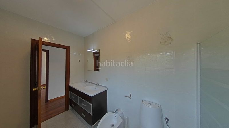Foto 008d34d8-574f-41f8-93bc-d4bf3cbbf19a. Casa amb aparcament a La Roureda Viladecans