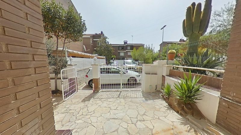 Foto 4c3540e6-40fb-4cc0-a13b-0582e531e828. Casa amb aparcament a La Roureda Viladecans