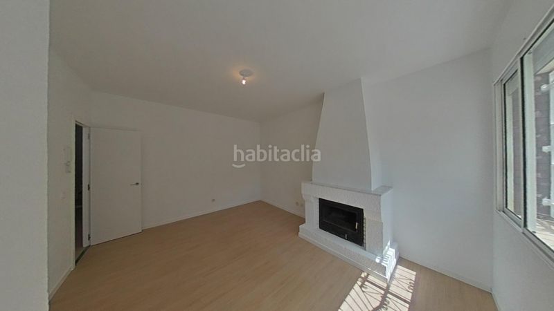 Foto 52c816f0-8bd1-4395-a8df-5fd15cb0f5d6. Casa amb aparcament a La Roureda Viladecans