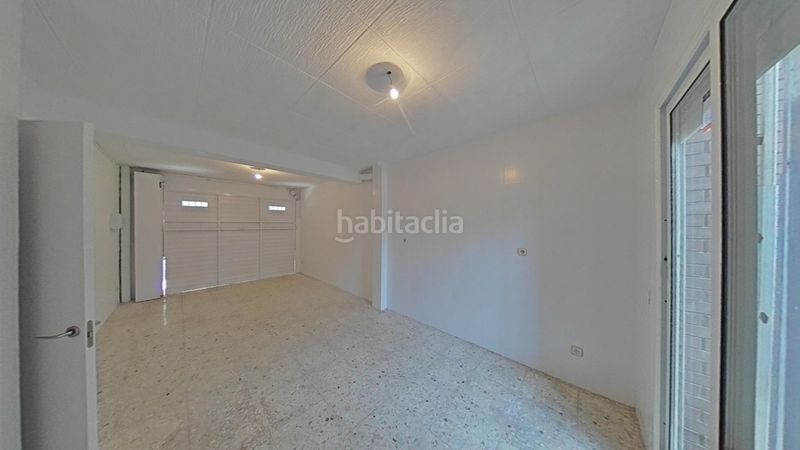 Foto 6b306c05-3585-43f3-b384-fba8a8b768ef. Casa amb aparcament a La Roureda Viladecans