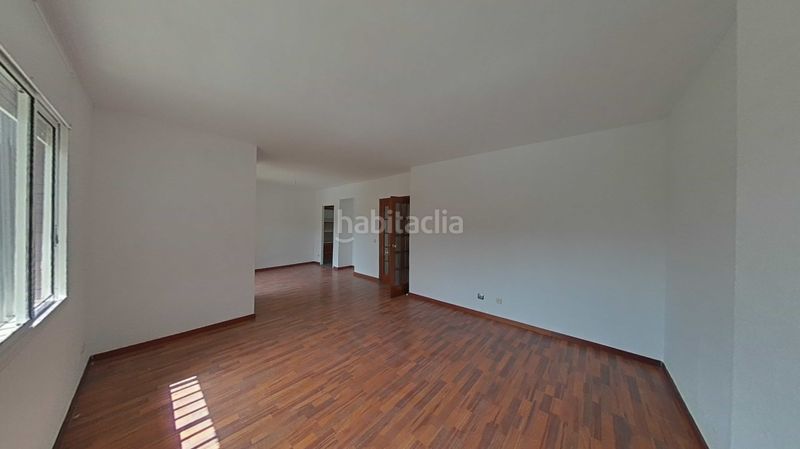 Foto 6bb75b74-bb02-4eac-a85c-22c1d9bf6c32. Casa amb aparcament a La Roureda Viladecans