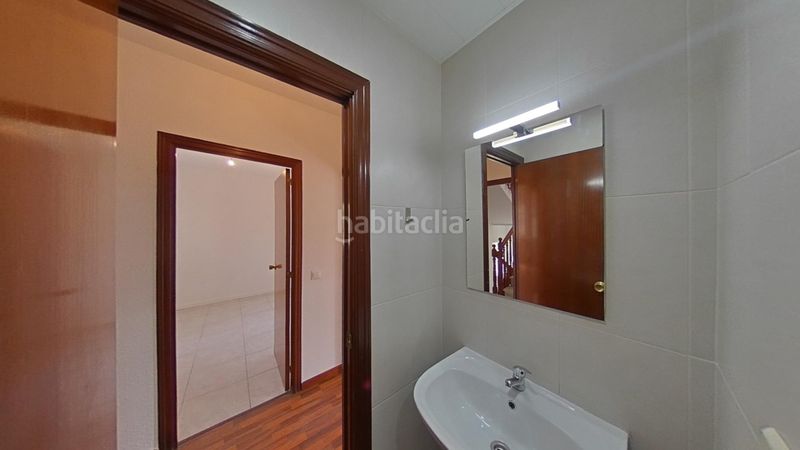 Foto 8b204982-07cd-4b62-a4f4-56ff079c7982. Casa amb aparcament a La Roureda Viladecans